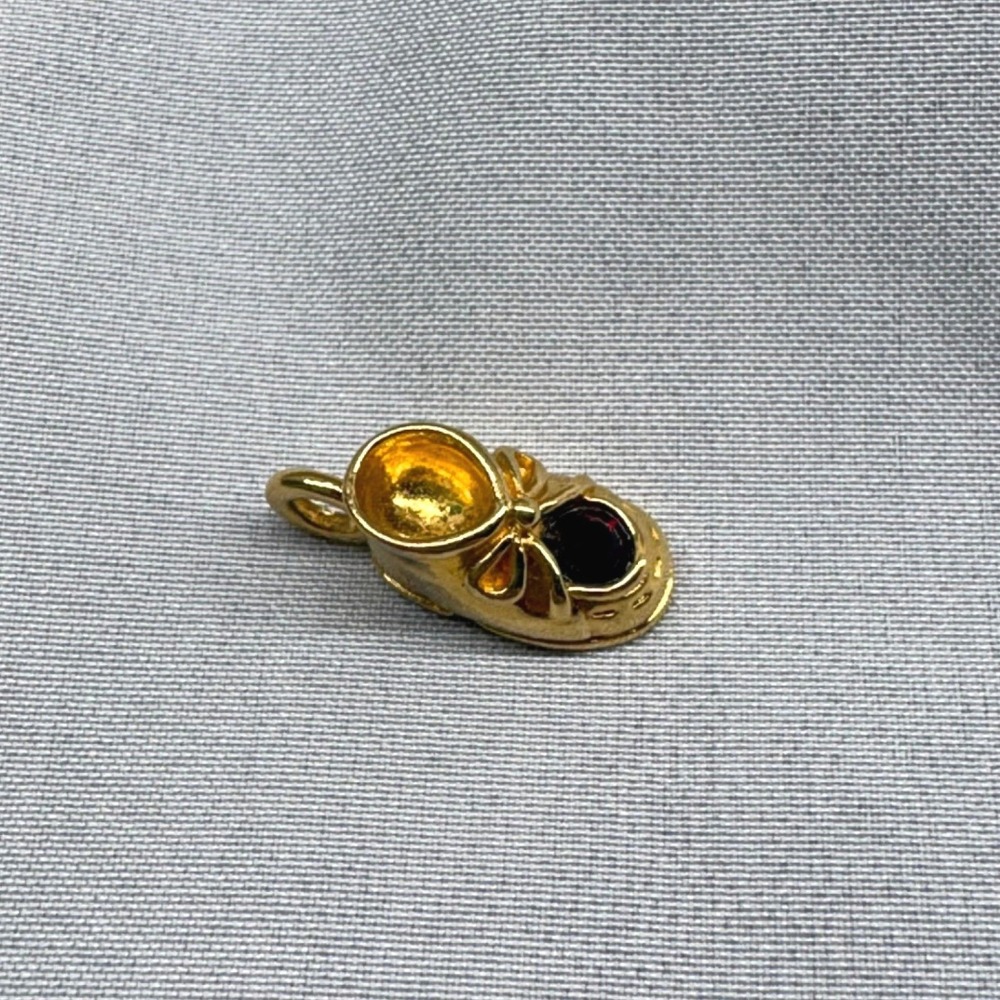 Unbranded Baby Shoe Charm Unisex OS Gold Excellent Garnet Ruby Birthstone Bow - Picture 2 of 7